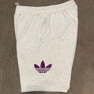 NWOT -  Size M Adidas Originals Pre Game Shorts - Gray w/ Purple Trefoil FM1511